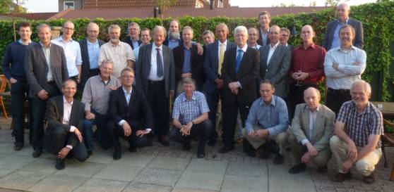 Group photo in the yard of Kempers Roef